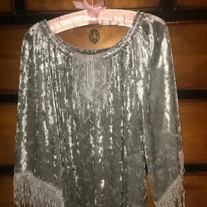 MELISSA PAIGE VELOUR AND FRINGE TOP SIZE M